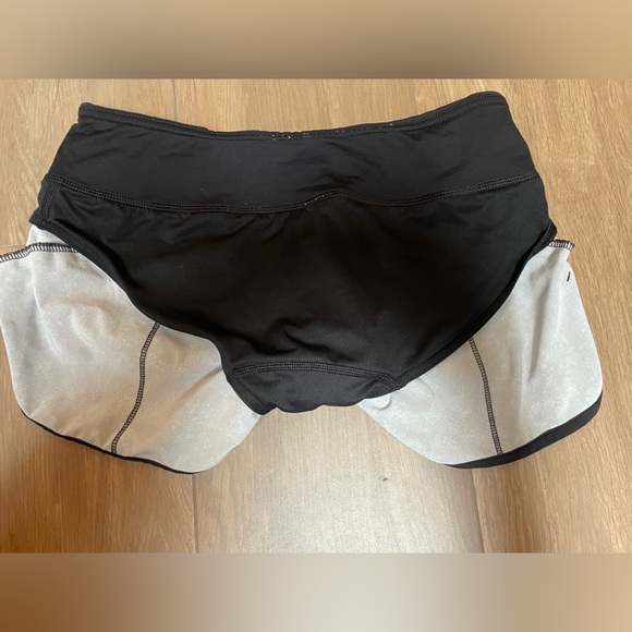 Lululemon size 4 speed up shorts EUC blue multi print - Picture 5 of 5